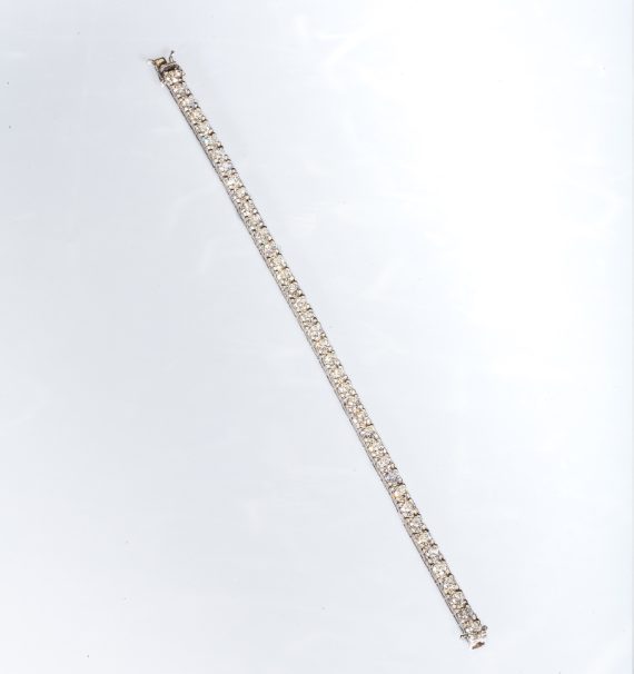 18ct-diamond-tennis-bracelet-800x850-7325